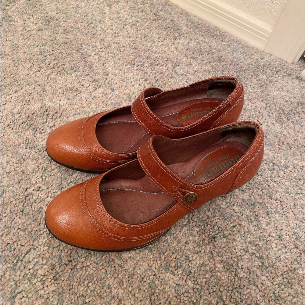 Montana artisan crafted leather shoes 💕